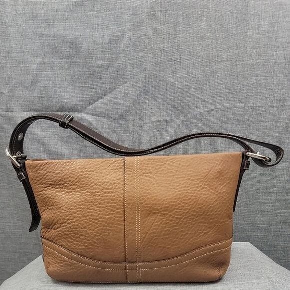 Coach 'F10942' Tan Pebbled Leather Baguette shoulder bag / crossbody Y2K 2007 - Picture 2 of 9